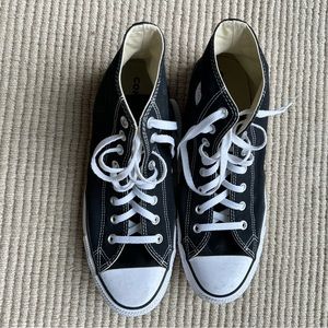 High top Converse blacks and whites - men’s size 11.5 woman 13.5